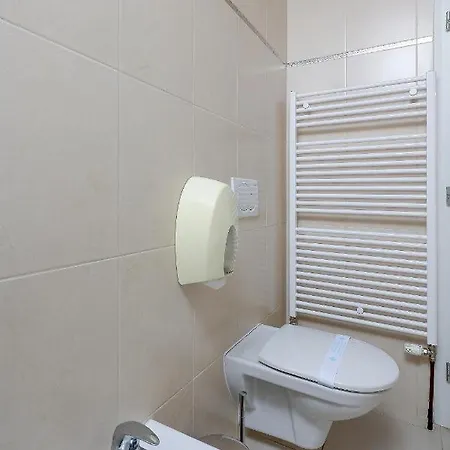 Moro Vrbnik (Primorje-Gorski Kotar)