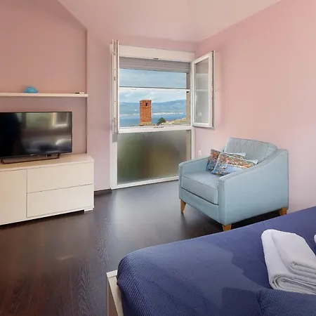 Moro Vrbnik (Primorje-Gorski Kotar)