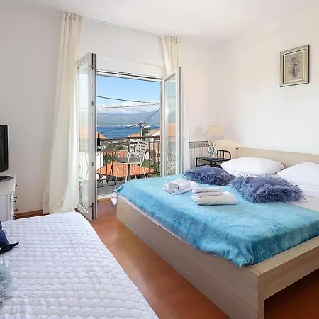 Moro Vrbnik (Primorje-Gorski Kotar)