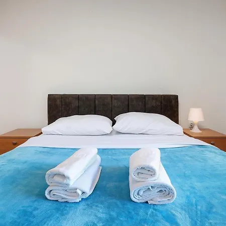 Moro * Vrbnik (Primorje-Gorski Kotar)