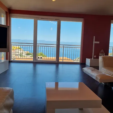 Moro Vrbnik (Primorje-Gorski Kotar)