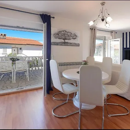 Moro * Vrbnik (Primorje-Gorski Kotar)