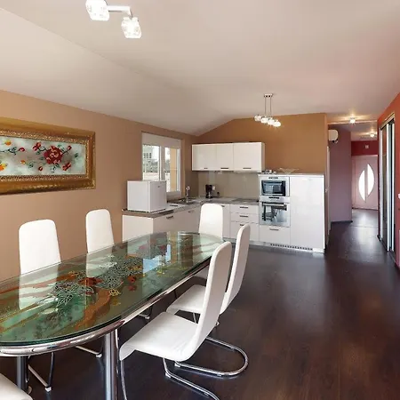 Moro Vrbnik (Primorje-Gorski Kotar)