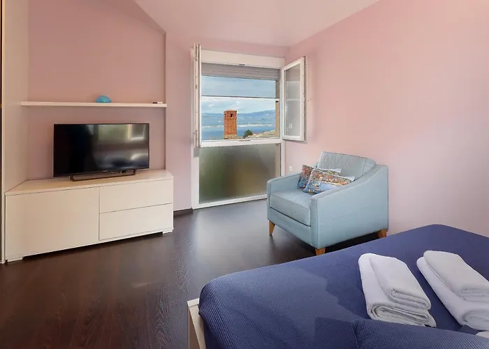 Moro Vrbnik (Primorje-Gorski Kotar)